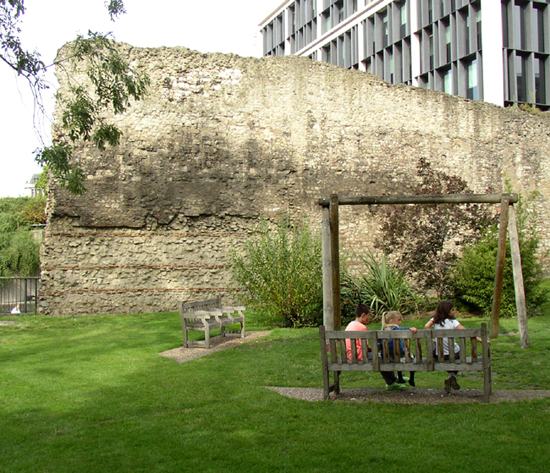 [London#146s Medieval Wall]